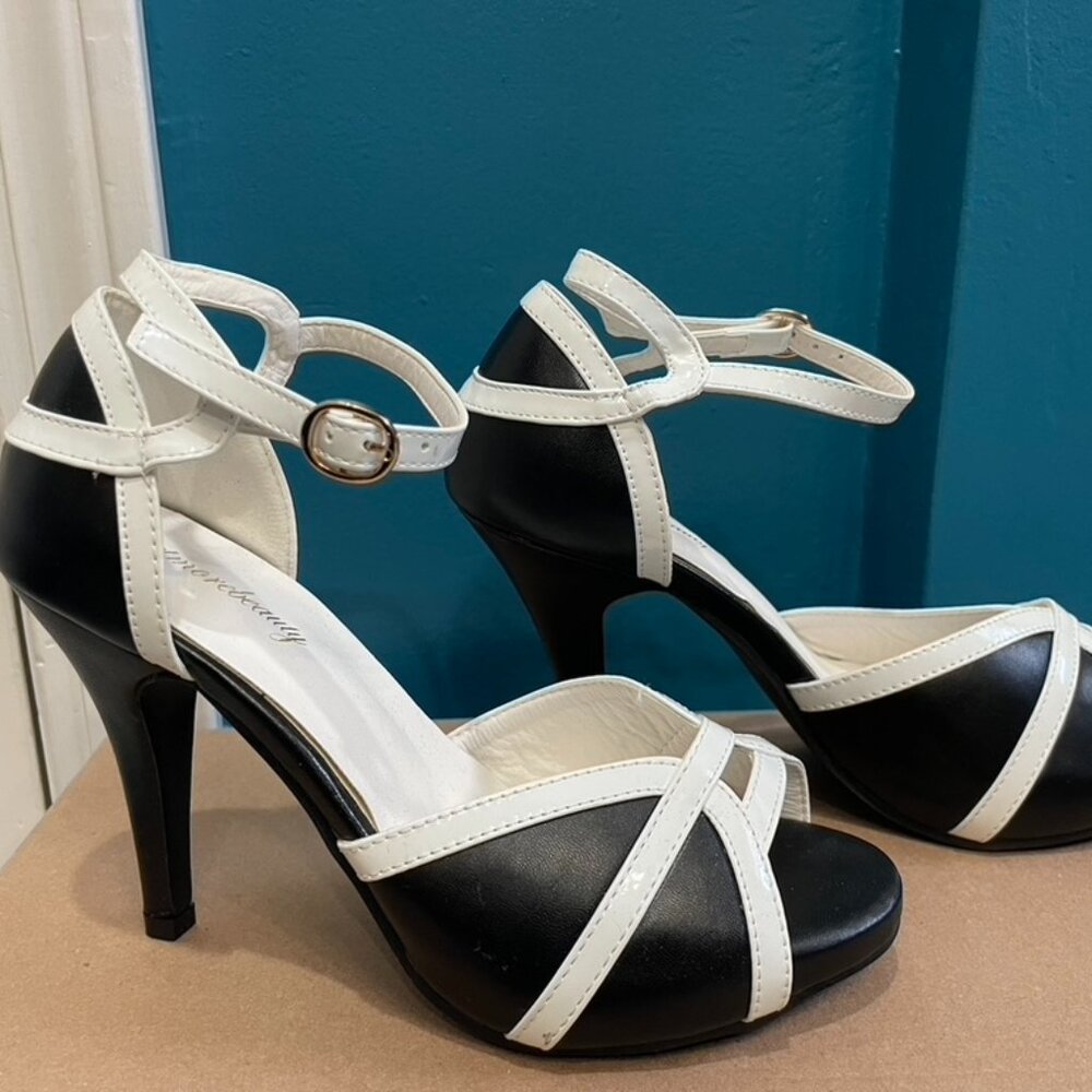 Black and White Vintage Style Peep Toe Pumps with Ankle Strap Size 7.5